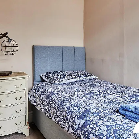 Luke Stays - Green End Avenue Apartman *