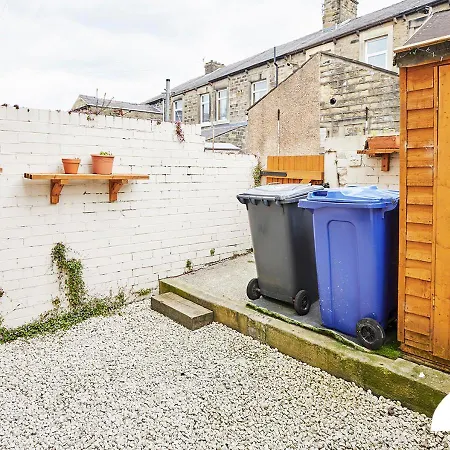 Luke Stays - Green End Avenue Apartman *