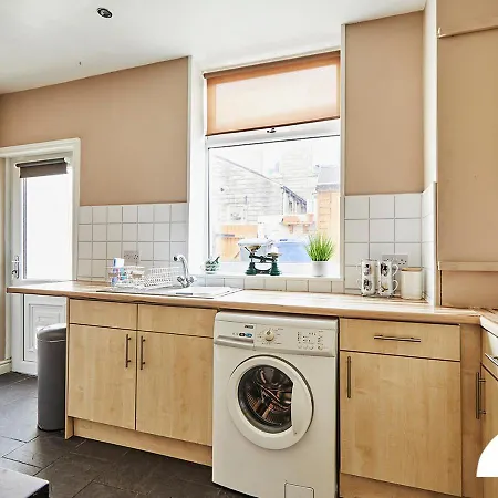 Luke Stays - Green End Avenue Apartman