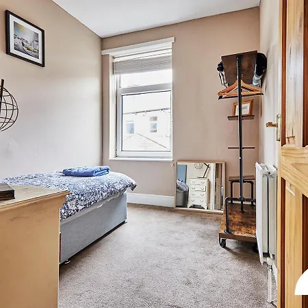 Luke Stays - Green End Avenue Apartman Earby