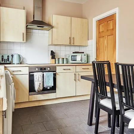 Luke Stays - Green End Avenue Apartman *